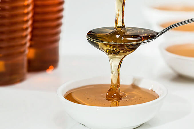 La miel mezclada con yogurt natural tiene propiedades blanqueantes para la piel - El Círculo de la Belleza